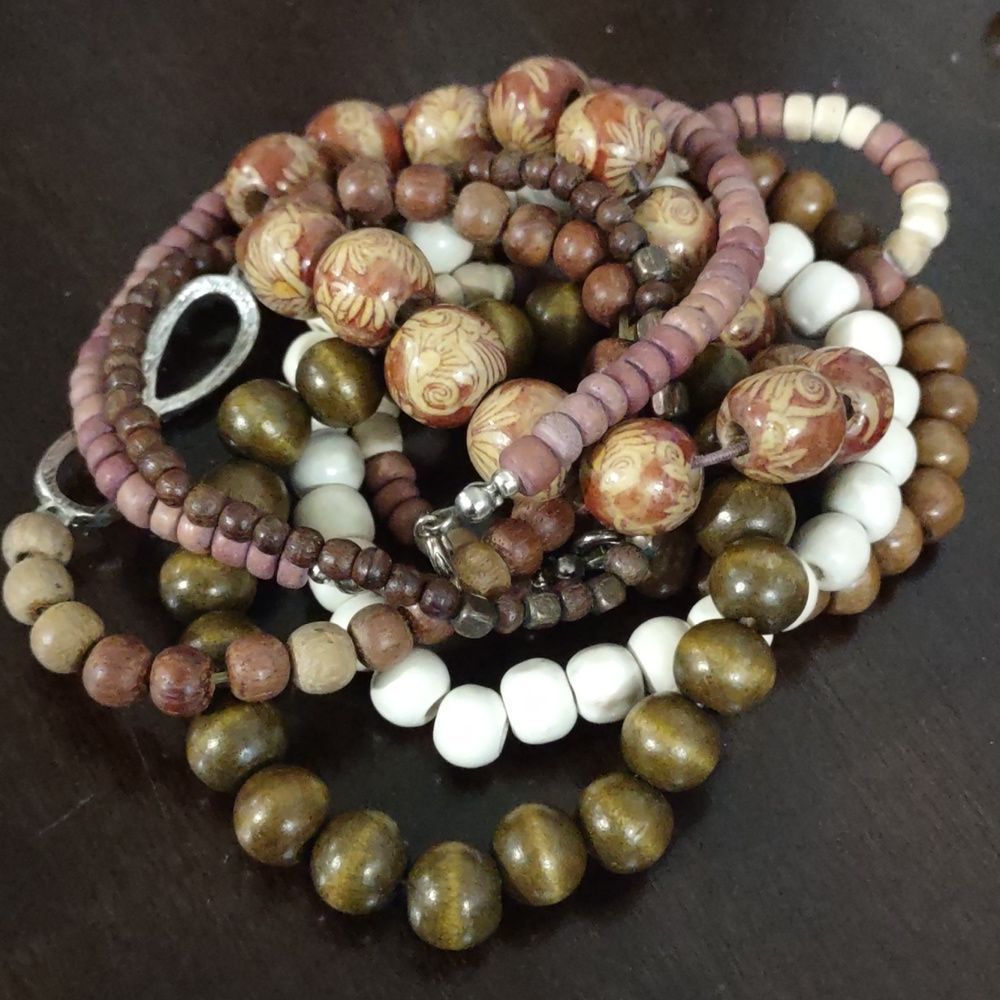 Women's Wood Beaded Stretch Bracelets Set of 8 - Picture 1 of 2